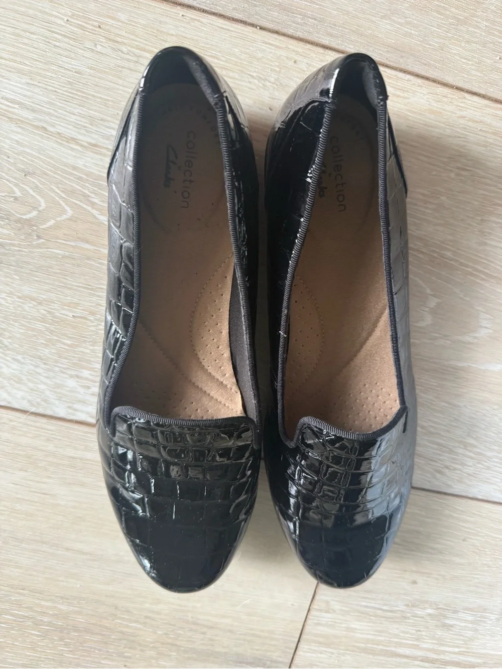 New Clarks Sara Poppy Croc-Embossed Patent leather loafers - preppy, fall trend